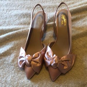 Seychelles bow kitten heel